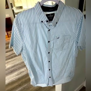 Hollister short sleeve men’s button down. Large. Slim fit.